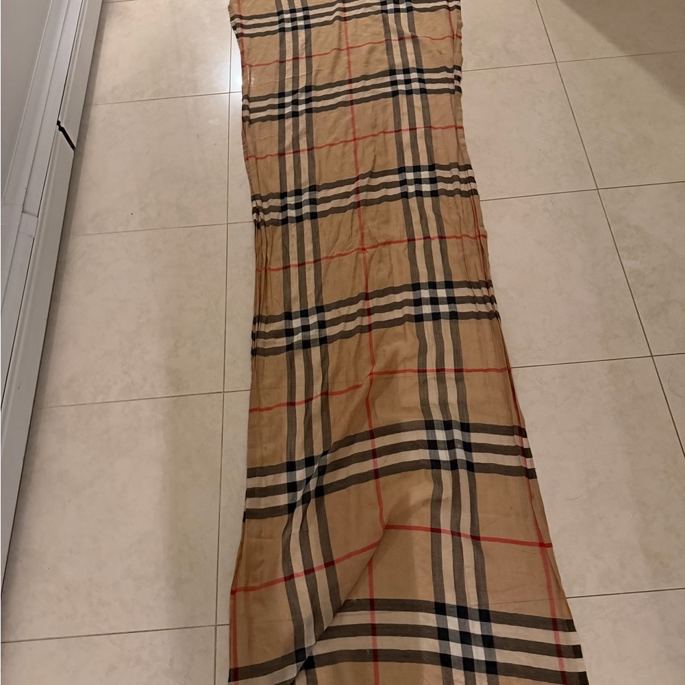Classic Burberry wide check silk wool scarf - Picture 3 of 13